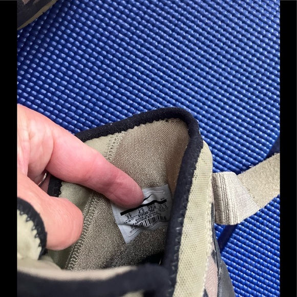 Clearance Sale Nike High Top Sneaker - Picture 6 of 7